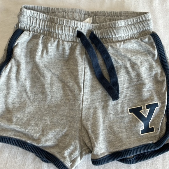 2T H&M, Yale University athletic bundle - Picture 4 of 5